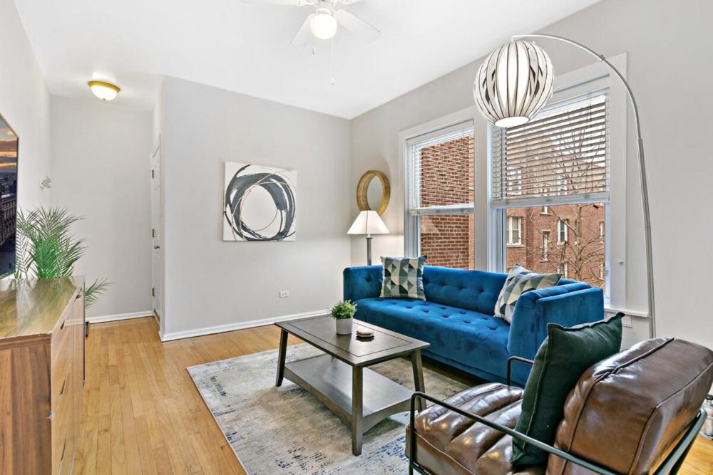 1BR Apartment in Rogers Park with King Bed - Lunt 2E